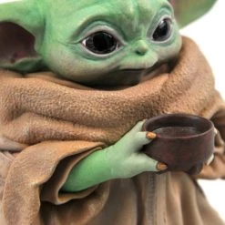 Diamond Select Toys New Arrivals Star Wars The Mandalorian - The Child With Soup 1:2 Scale Statue