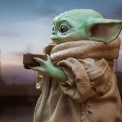 Diamond Select Toys New Arrivals Star Wars The Mandalorian - The Child With Soup 1:2 Scale Statue